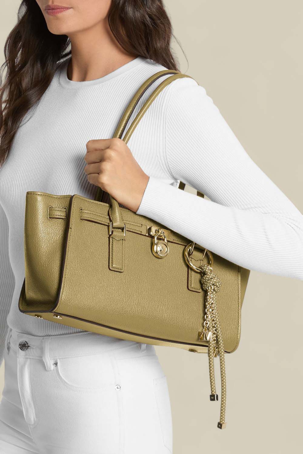 תמונת כל הלוק של תיק כתף המילטון סמול